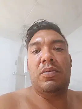 latinomoreno95 online show from May 16, 8:51 pm