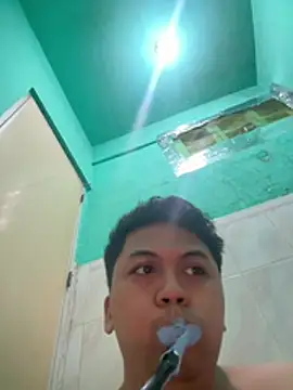 uyyumm online show from January 8, 10:04 pm