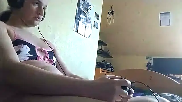 julialafemboy59 online show from March 12, 1:19 pm