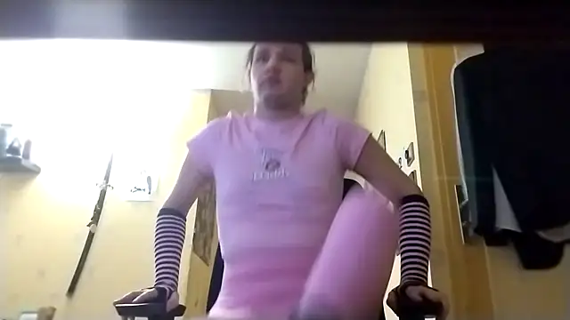 julialafemboy59 online show from January 12, 1:26 pm