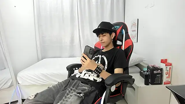 julian xx online show from March 9, 7:08 pm