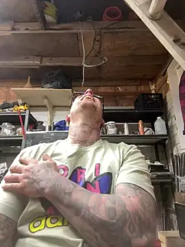 WIDBIGWHITECOCK online show from March 21, 12:25 am