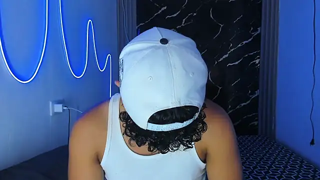 jamescurly00 online show from January 13, 2:16 am