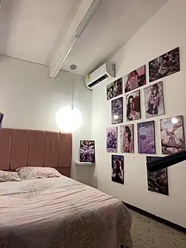 Iamcami  online show from February 3, 7:08 pm