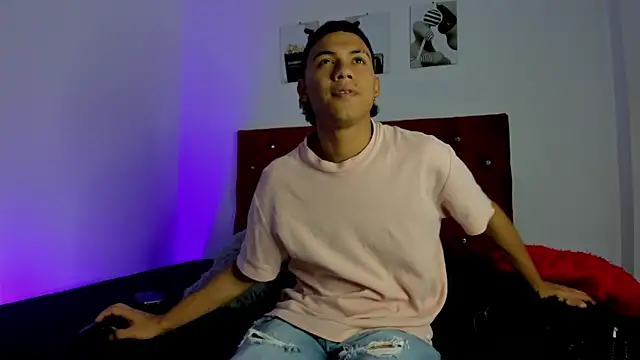 Liamsubtle01 online show from January 12, 6:23 pm