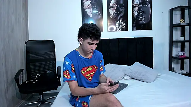 Alejo Grey online show from January 8, 1:05 pm