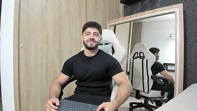 Thiago moretti online show from July 18, 3:35 am