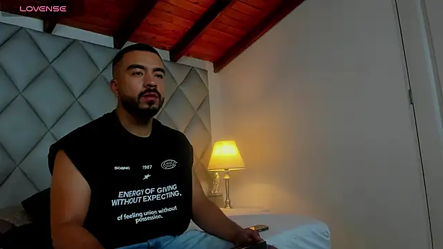 AaronVegaa online show from January 17, 7:27 pm