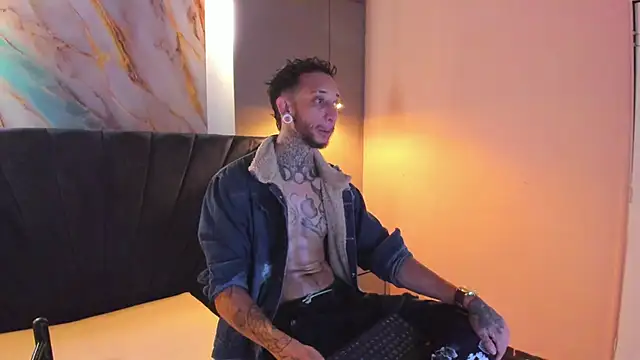 axel valtier online show from January 15, 4:49 am