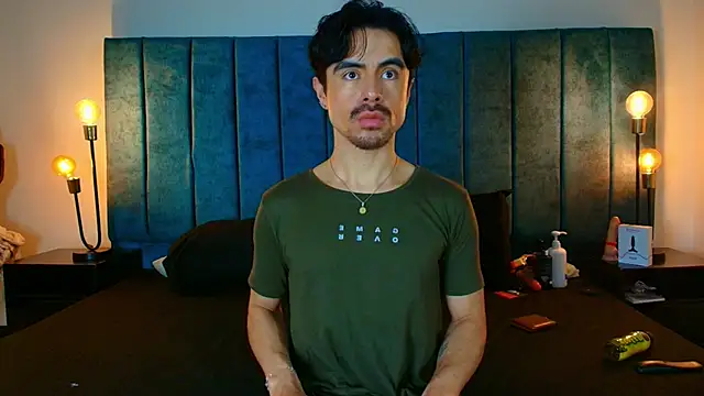 Ethan Briggs  online show from April 23, 3:11 am