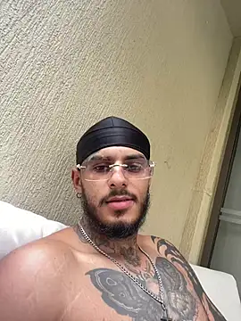 liyamjunior online show from February 8, 4:00 pm