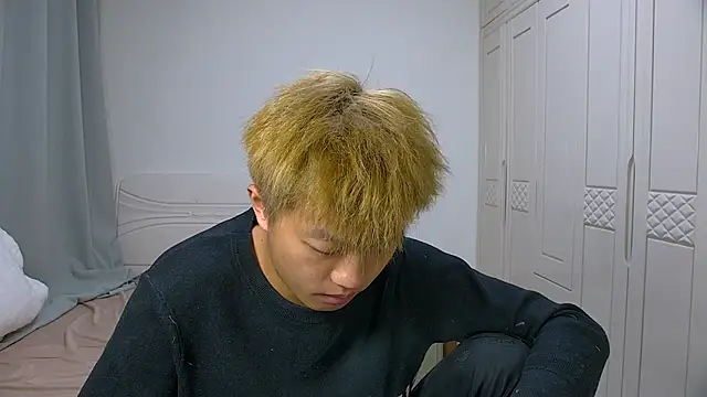 Chocolates-001 online show from February 18, 11:08 am