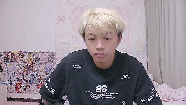 Chocolates-001 online show from April 26, 12:02 pm