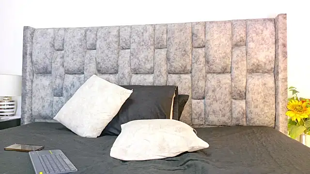 samirths boy  online show from April 15, 7:58 pm