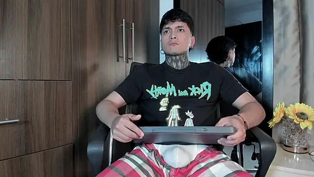 milo boy98 online show from March 12, 4:53 am