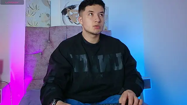 Alexander Connor online show from April 6, 12:06 pm