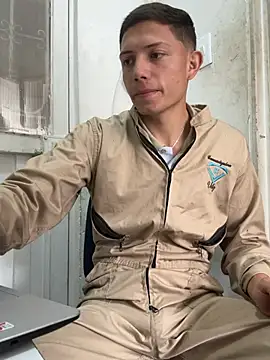 santiObrero online show from April 6, 3:13 pm