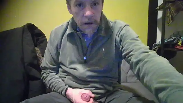 Snapshot of chiichii23 chatting on February 1, 12:18 am chiichii23 online show from February 1, 12:18 am
