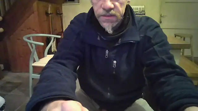 chiichii23 online show from December 5, 5:09 pm