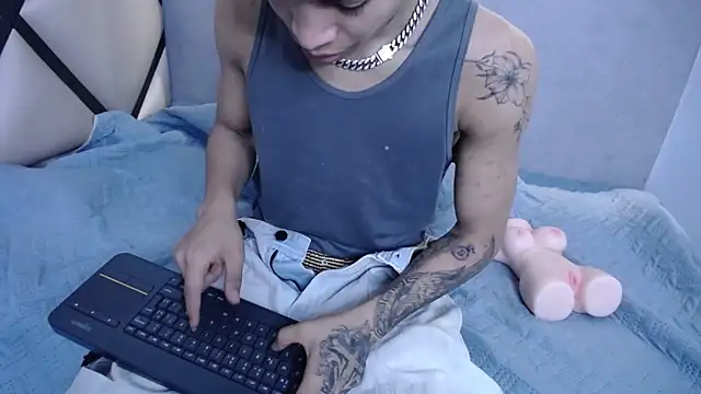 Dogan Renzo0 online show from March 24, 9:19 pm