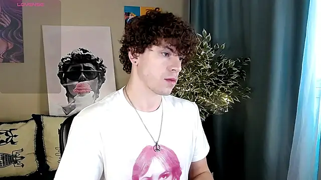 TylerGibson online show from April 21, 3:23 am