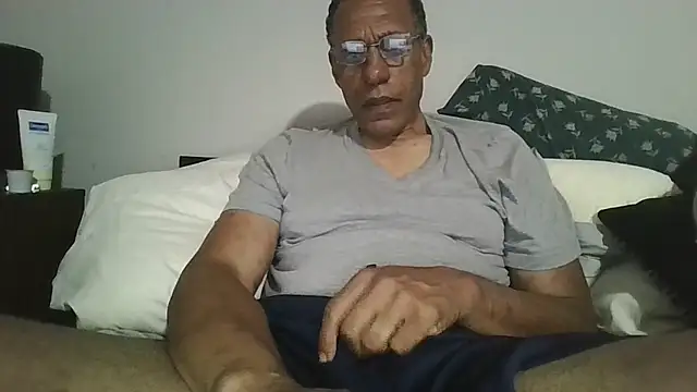 swimmer2496 online show from April 14, 4:23 am