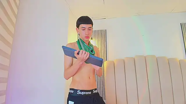 lian cameron online show from March 28, 8:36 am