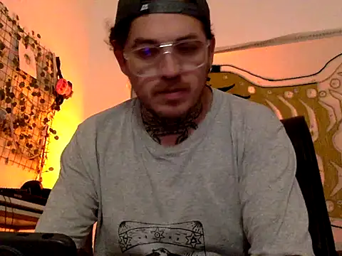 helloandi online show from April 19, 2:55 am