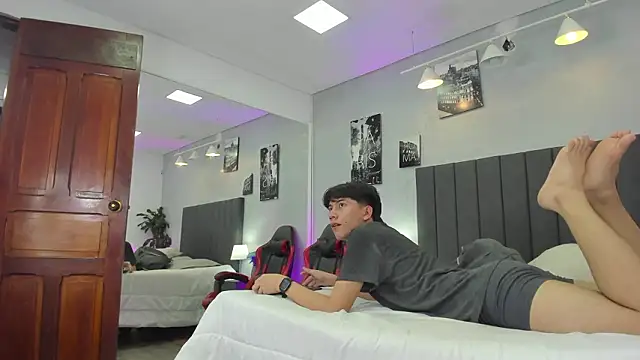 Raphael Nyon online show from March 2, 3:50 am