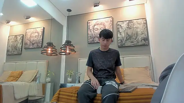 Raphael Nyon online show from March 6, 3:47 am