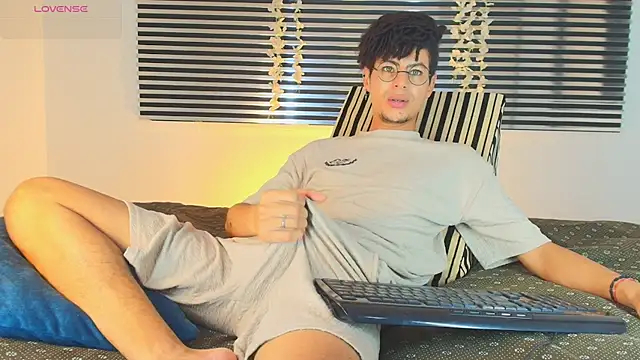 ThiiagoSaeenz online show from July 20, 9:49 pm