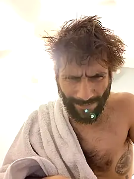 TrndSettr online show from February 10, 11:42 pm