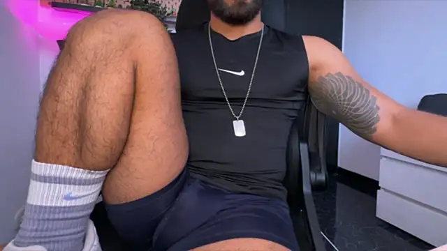 SamDornan51 online show from July 21, 1:57 pm