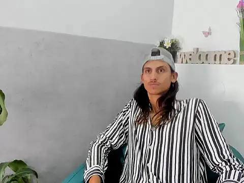 Noha-Smith online show from February 1, 4:33 am