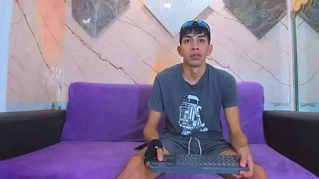 biig boy online show from February 15, 7:44 pm