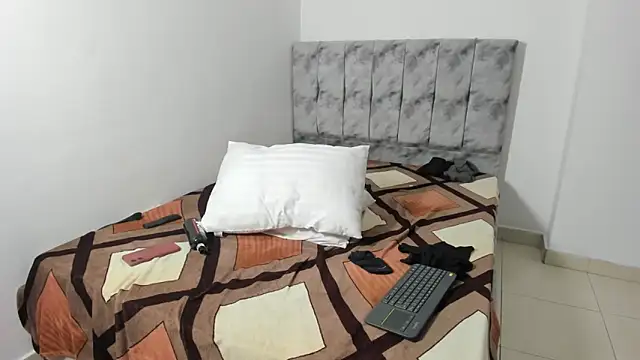 maykyboyx online show from April 3, 7:16 am