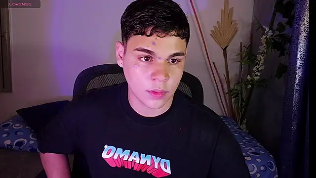 eithan jonnes online show from April 18, 9:58 pm