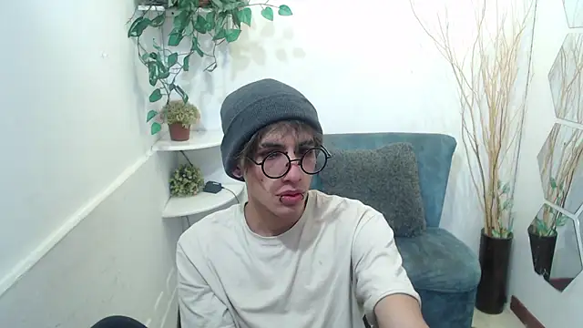 AaronBeer  online show from March 3, 12:56 pm