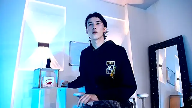 jullian ricci online show from July 22, 7:28 pm