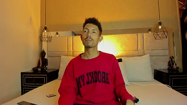 NoaahTylor online show from June 1, 1:33 pm