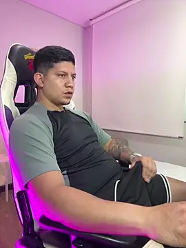  robertobaggioo online show from February 14, 1:06 pm