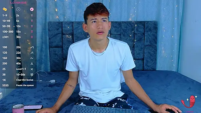 NicolasTorrez online show from April 12, 8:27 am