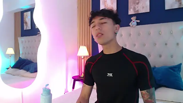 Aiden Rivers  online show from April 18, 1:34 pm