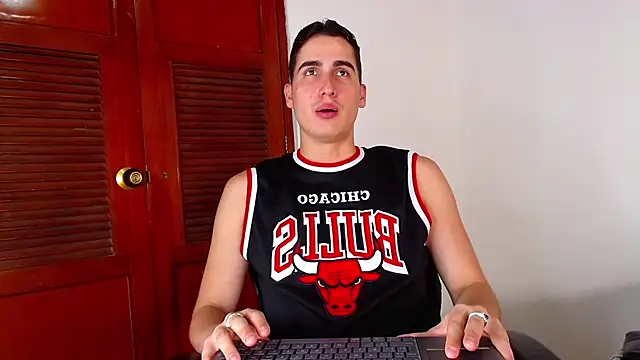 ryanlevi1 online show from February 16, 4:49 pm