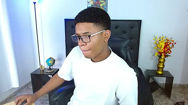 liiam3 online show from April 6, 9:26 pm