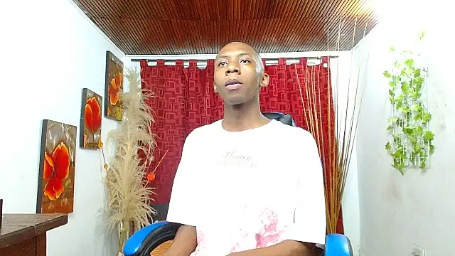 milo018 online show from March 4, 9:22 pm