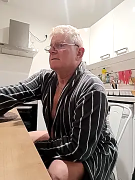 olivbisoumis online show from February 22, 6:26 am