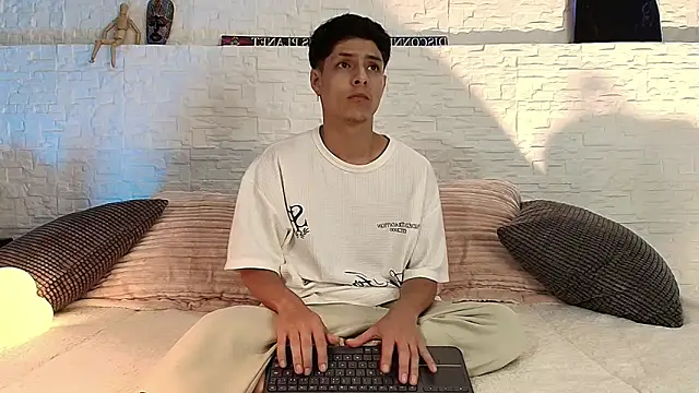 Eliassalvatore  online show from April 23, 3:36 pm