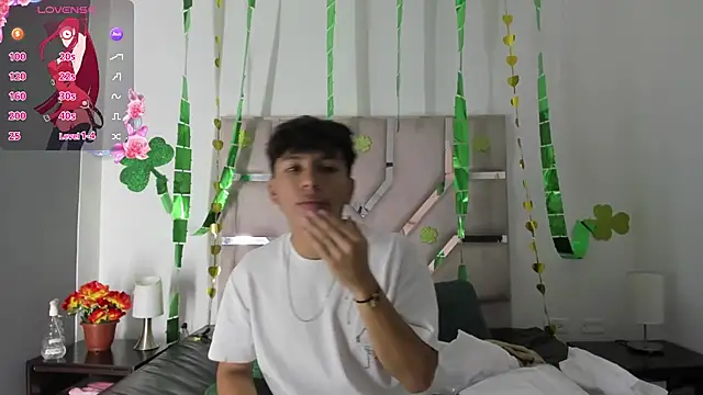 Angel Lux online show from March 2, 7:10 pm