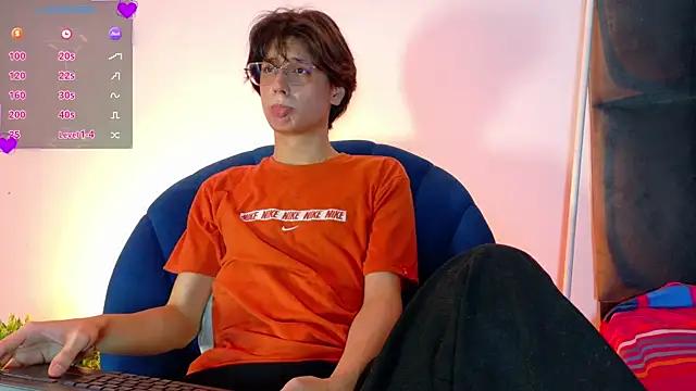 lui x dust online show from April 20, 3:42 am